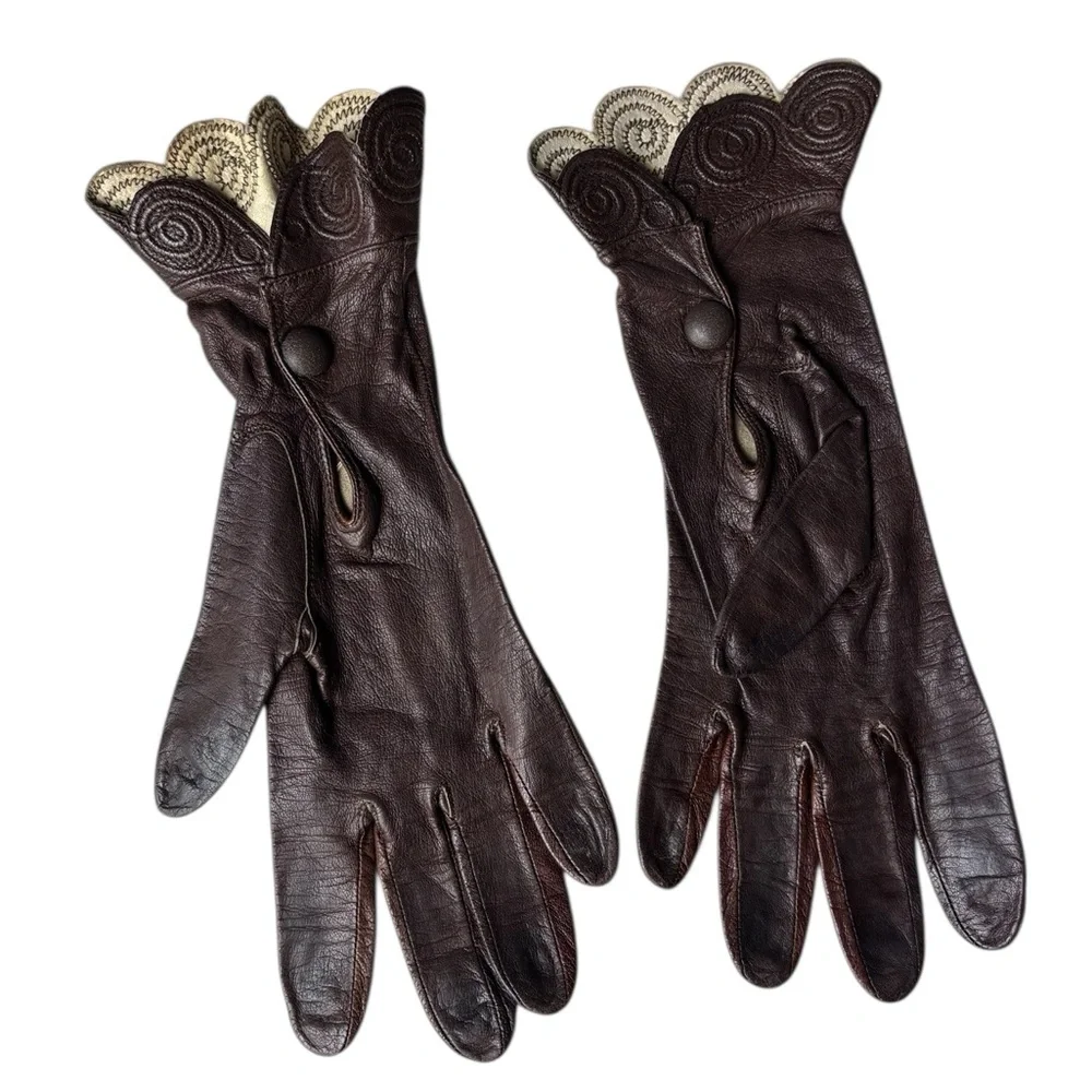 Elegant Vintage 70’s Brown Leather Gloves Scalloped Stitched Edge Snap Wrist